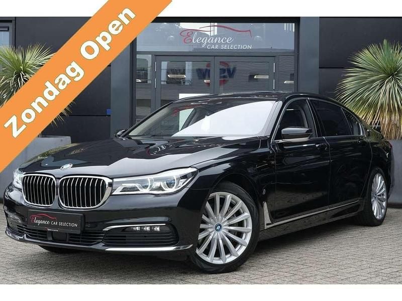 Zwart, metallic lak Gebruikt 2018 BMW 740 Executive Sedan | € 34.950 (Goede deal) - Afbeelding 1/4