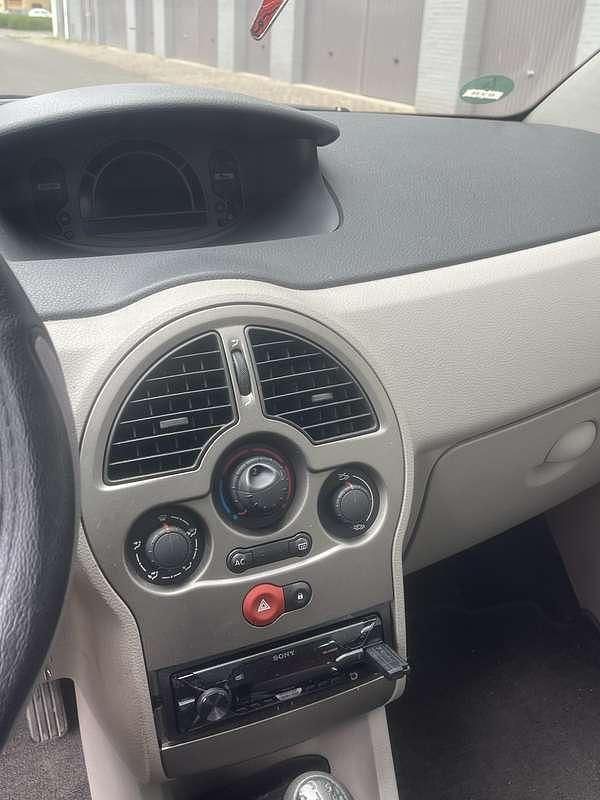 Rood Gebruikt 2005 Renault Modus MPV | € 1.999 (Iets duurder) - Afbeelding 1/4