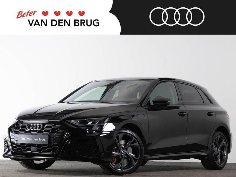 Zwart Gebruikt 2022 Audi A3 Sportback e-tron S-Line Sedan | € 34.895 (Duur) - Afbeelding 1/4