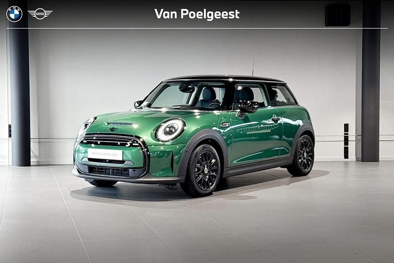 Occasion Mini Cooper Essential 135 kW (184 PK) 2023 British racing green (c3b) Hatchback