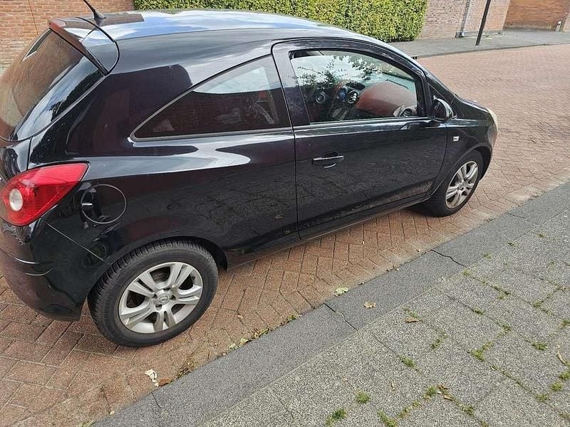 Zwart Gebruikt 2008 Opel Corsa Essentia Hatchback | € 1.500 (Goede deal) - Afbeelding 1/4