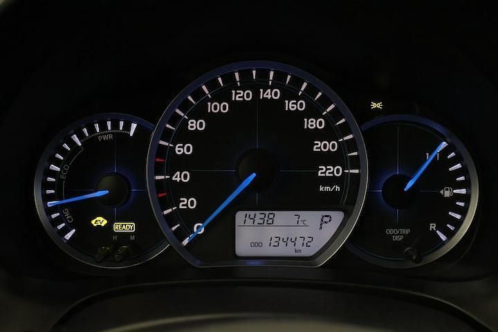 Occasion Toyota Yaris Hybrid 101 PK (74 kW) 2014 Grijs Hatchback