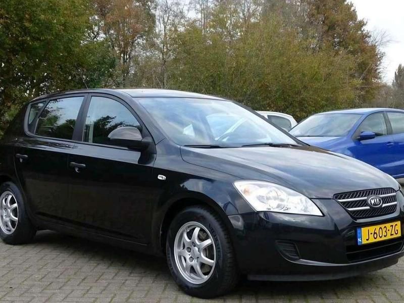 Occasion Kia Ceed 109 PK (80 kW) 2009 Zwart Hatchback