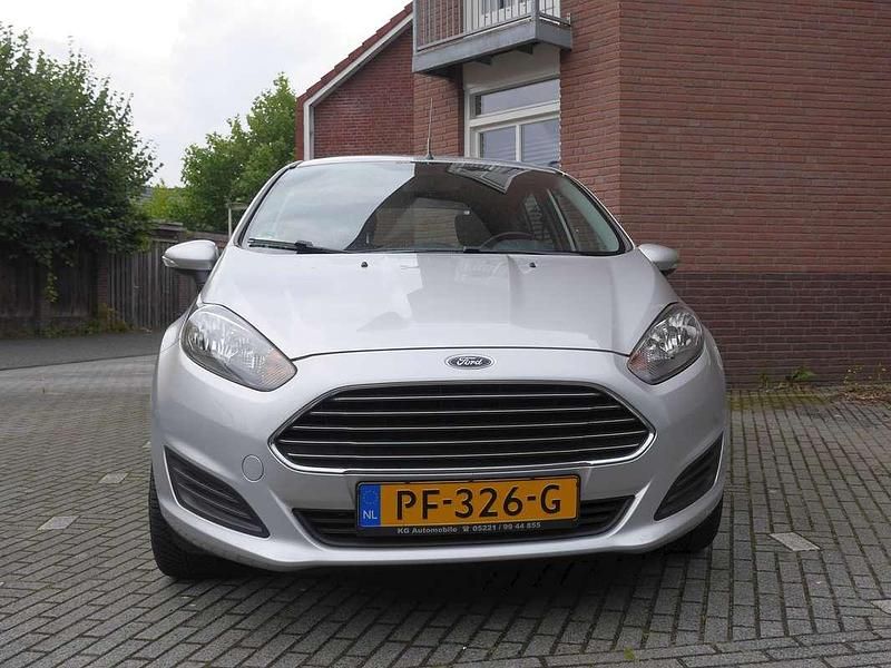 Zilver Gebruikt 2013 Ford Fiesta Trend Hatchback | € 6.380 (Eerlijke prijs) - Afbeelding 1/4