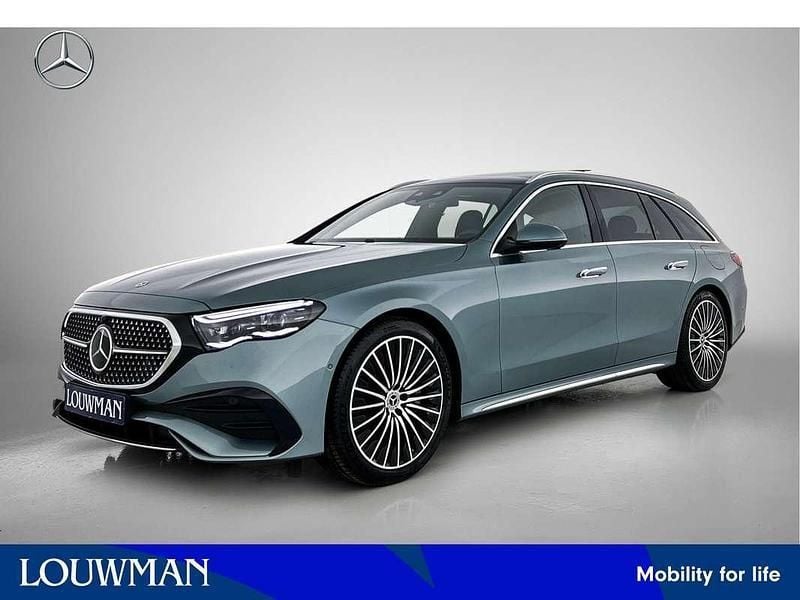 Zilver, metallic lak Nieuw 2025 Mercedes E300 Sport Edition Stationwagen | € 91.922 (Iets duurder) - Afbeelding 1/4