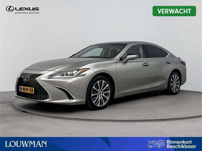 Grijs, metallic lak Gebruikt 2021 Lexus ES300 Sedan | € 33.950 (Goede deal) - Afbeelding 1/3