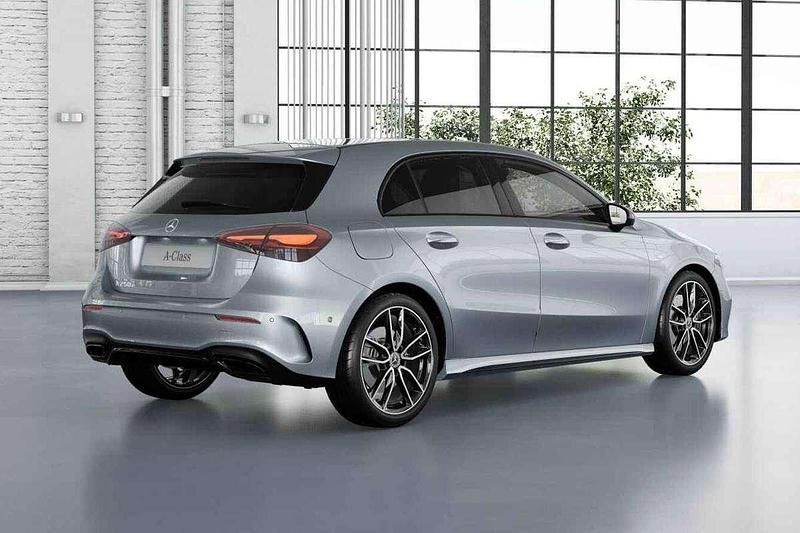 Occasion Mercedes A250 Business 218 PK (160 kW) 2025 Zilver Hatchback
