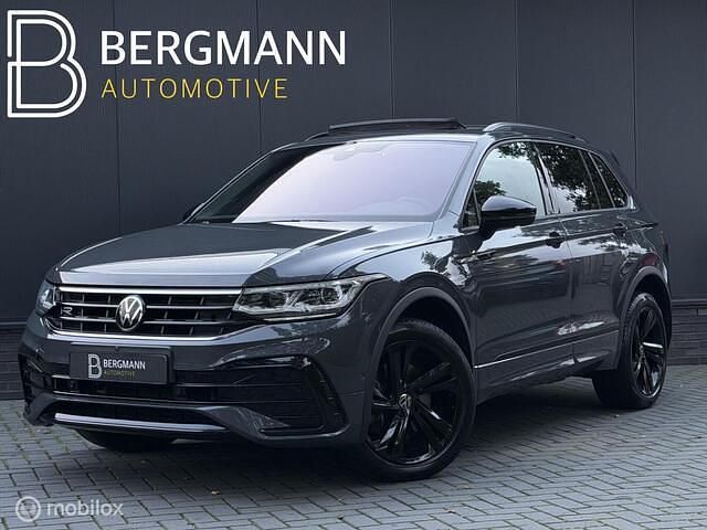 Grijs Gebruikt 2023 VW Tiguan R-line SUV | € 48.999 (Duur) - Afbeelding 1/4