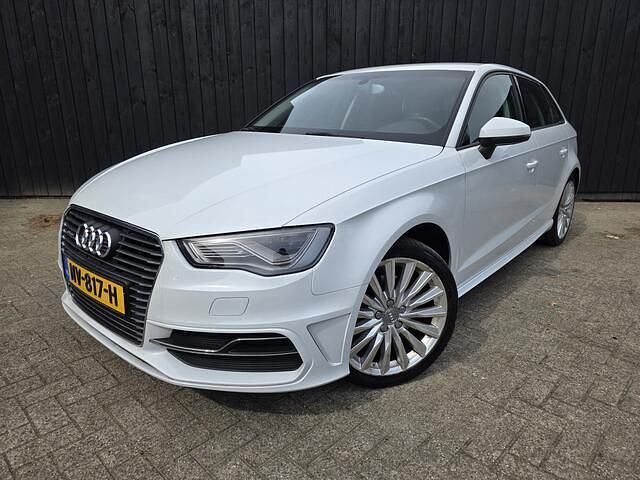 Wit Gebruikt 2015 Audi A3 Sportback Ambition Hatchback | € 15.950 (Eerlijke prijs) - Afbeelding 1/4