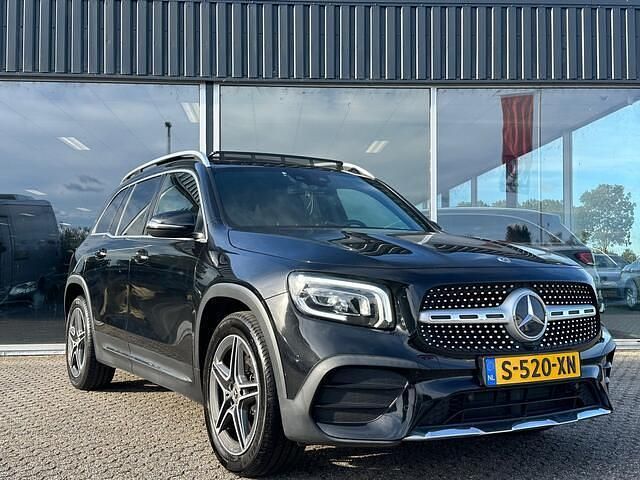 Zwart Occasion 2020 Mercedes GLB200 Premium Plus SUV | € 36.950 - Afbeelding 1/4