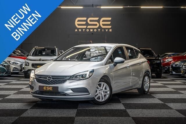 Zilver Gebruikt 2017 Opel Astra Edition Hatchback | € 7.995 (Goede deal) - Afbeelding 1/4