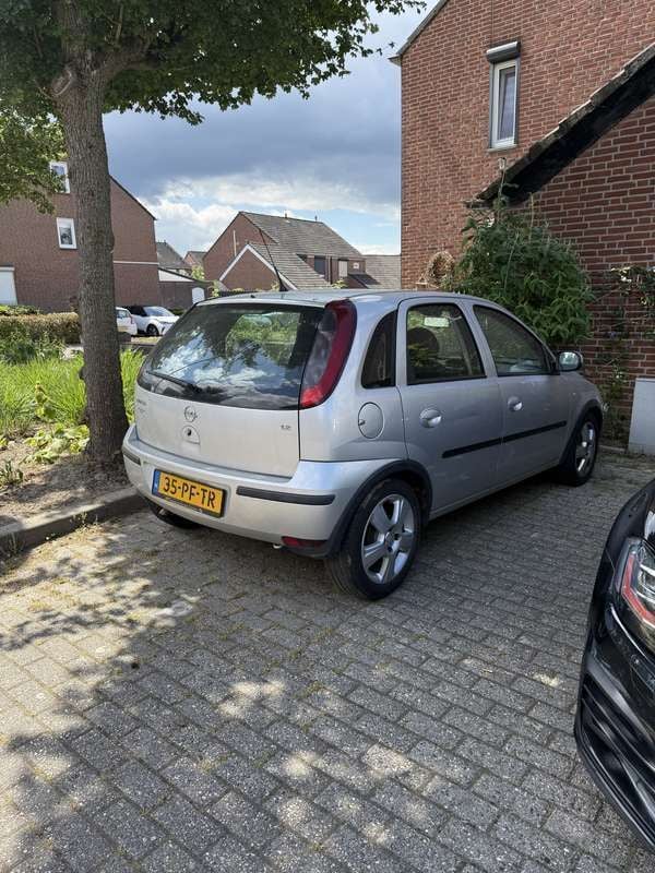 Grijs Gebruikt 2004 Opel Corsa Hatchback | € 575 (Super prijs) - Afbeelding 1/4