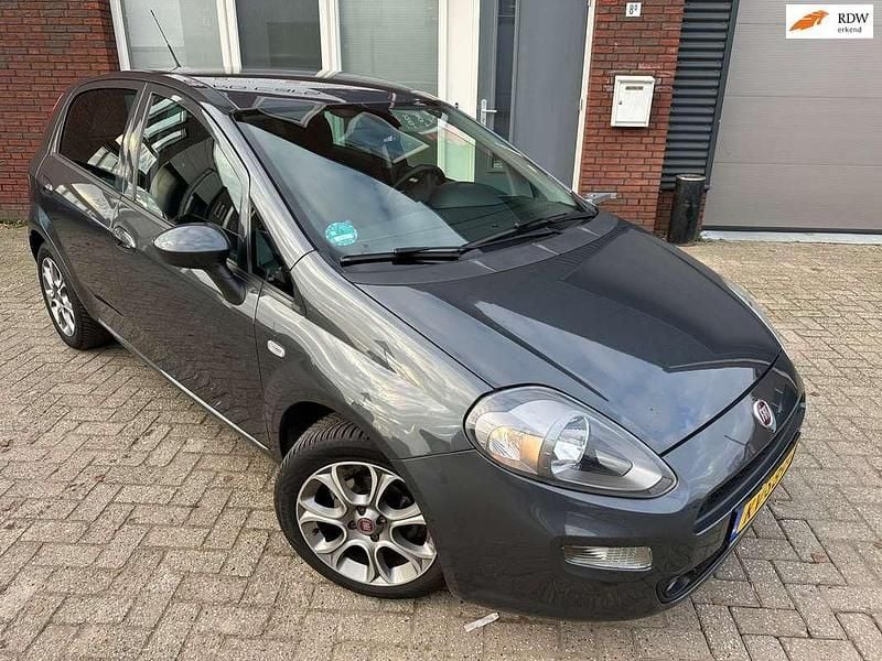 Grijs Gebruikt 2016 Fiat Punto Evo Lounge Hatchback | € 4.999 (Goede deal) - Afbeelding 1/4