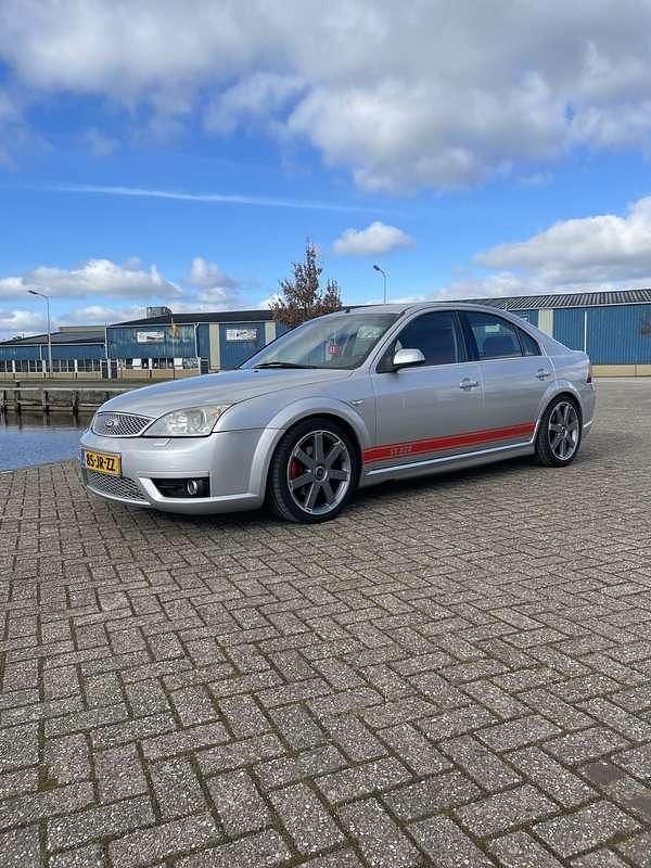 Occasion Ford Mondeo ST 226 PK (166 kW) 2002 Grijs Hatchback