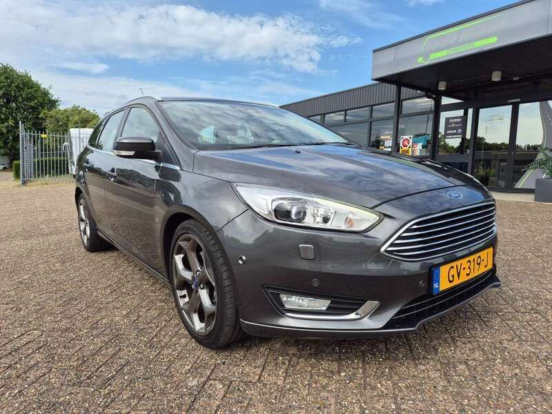 Grijs Gebruikt 2015 Ford Focus Titanium Stationwagen | € 14.450 (Duur) - Afbeelding 1/4