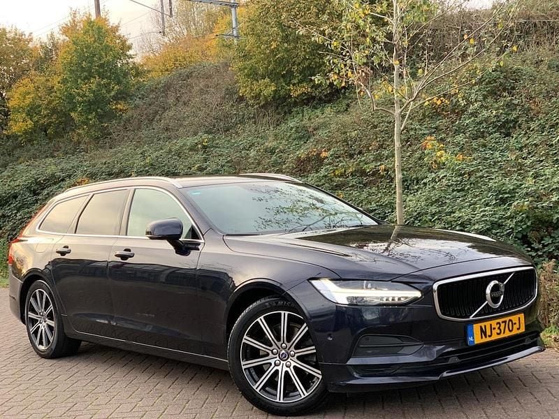 Blauw Occasion 2017 Volvo V90 Momentum Stationwagen | € 12.834 - Afbeelding 1/4