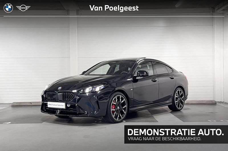 Saphirschwarz (donker zwart) Gebruikt 2025 BMW 220 M Sport Coupé | € 57.906 - Afbeelding 1/4