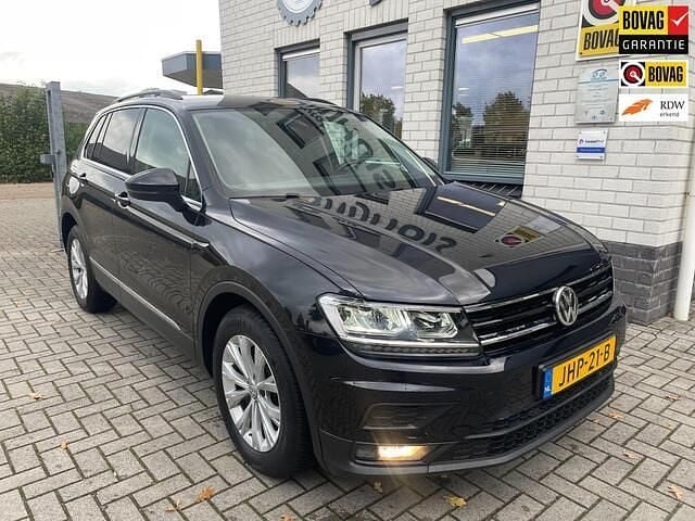 Zwart Gebruikt 2018 VW Tiguan Comfortline SUV | € 19.950 (Super prijs) - Afbeelding 1/4