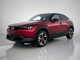Rood parelmoer Nieuw 2025 Mazda MX30 Exclusive-Line SUV | € 35.540 (Iets duurder) - Afbeelding 1/4