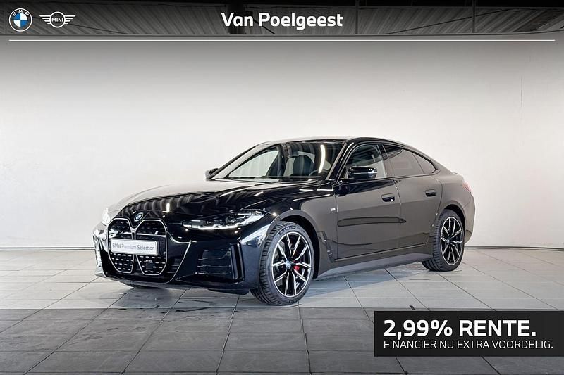 Saphirschwarz metallic (zwart metallic) Gebruikt 2025 BMW i4 M Sport Sedan | € 54.995 (Eerlijke prijs) - Afbeelding 1/4