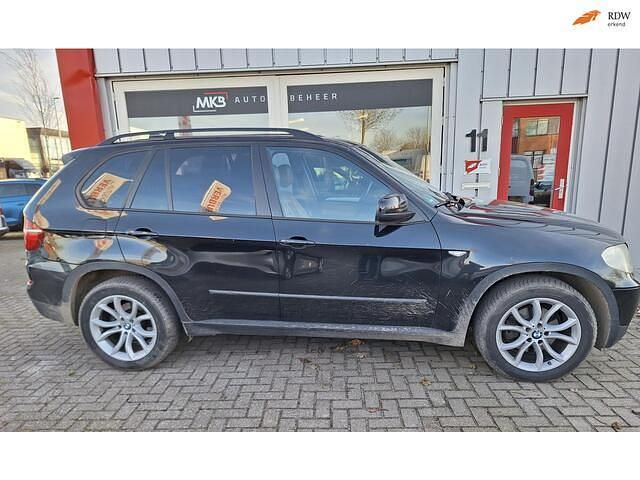 Zwart (metallic) Gebruikt 2010 BMW X5 Executive SUV | € 7.500 - Afbeelding 1/4