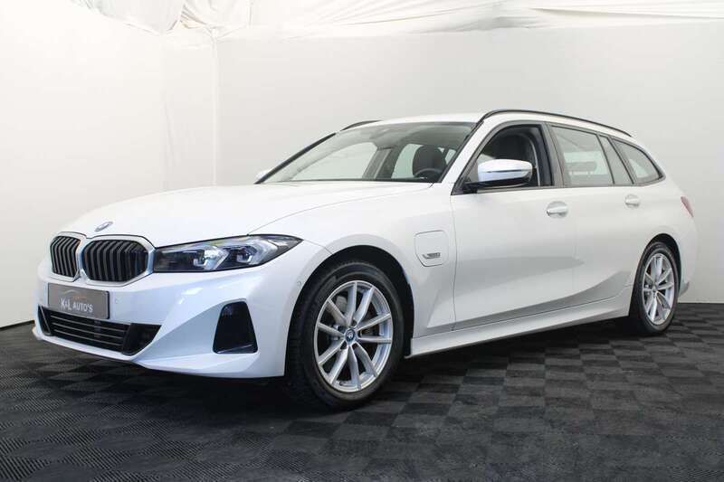Wit Gebruikt 2023 BMW 320e Stationwagen | € 32.999 - Afbeelding 1/4