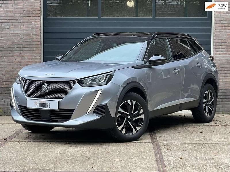 Zilver Gebruikt 2023 Peugeot 2008 Allure SUV | € 19.895 (Super prijs) - Afbeelding 1/4