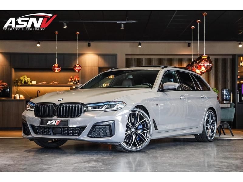 Grijs Gebruikt 2020 BMW 530 Executive Stationwagen | € 47.945 - Afbeelding 1/4