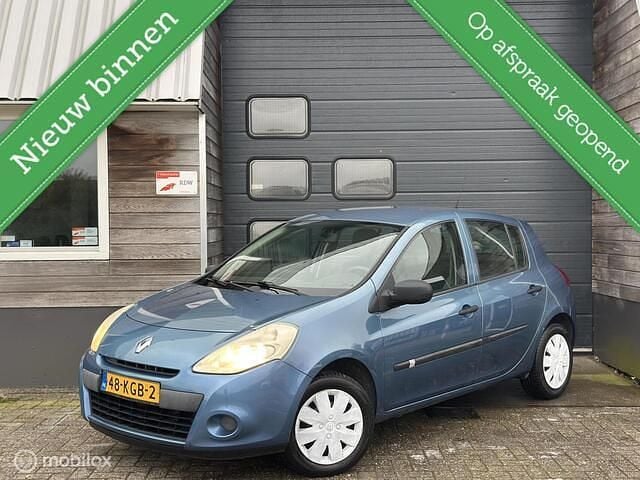 Blauw Gebruikt 2009 Renault Clio II Hatchback | € 2.895 (Eerlijke prijs) - Afbeelding 1/4