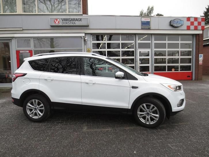 Wit Occasion 2017 Ford Kuga Titanium SUV | € 14.100 (Eerlijke prijs) - Afbeelding 1/4