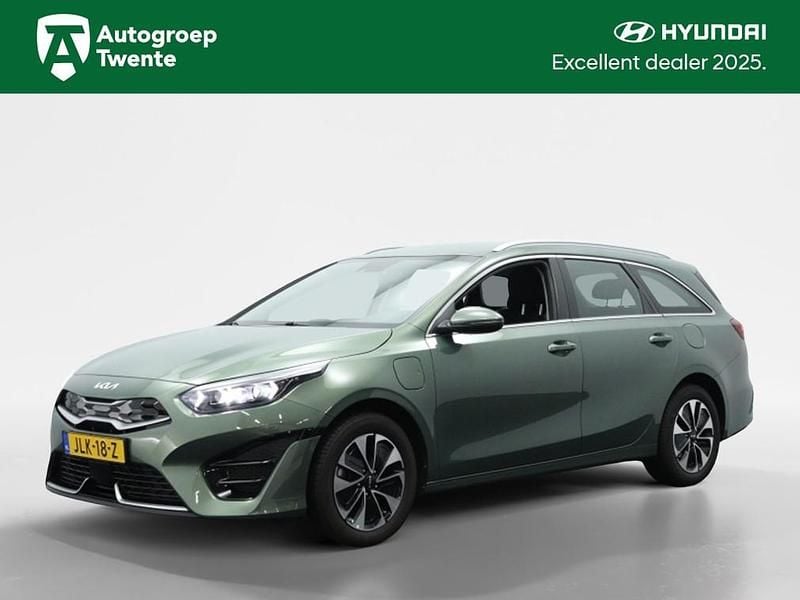 Groen Gebruikt 2022 Kia Ceed Plus Hatchback | € 20.950 (Super prijs) - Afbeelding 1/4