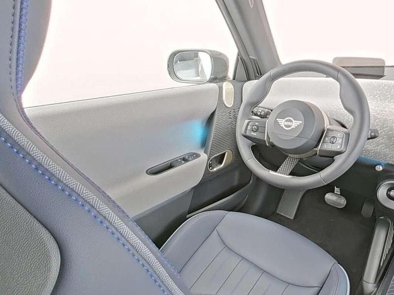 Occasion Mini Cooper Favoured 135 kW (184 PK) 2025 Grijs Hatchback