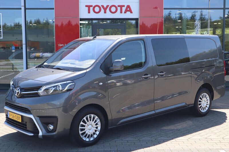 Grijs Gebruikt 2024 Toyota Proace Van | € 36.400 (Duur) - Afbeelding 1/4