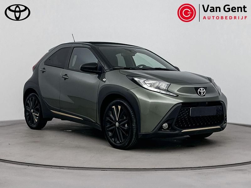 Groen Gebruikt 2023 Toyota Aygo X Pulse SUV | € 23.499 - Afbeelding 1/4