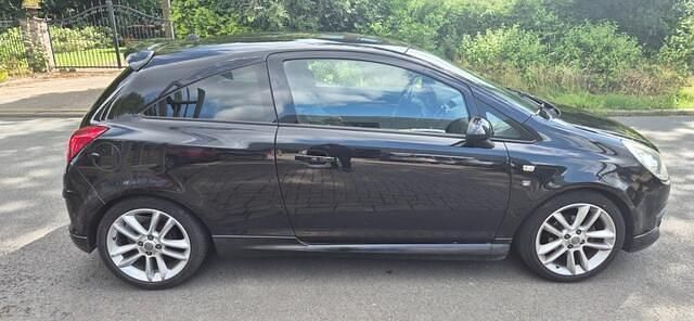 Zwart Gebruikt 2010 Opel Corsa Edition Hatchback | € 2.250 (Eerlijke prijs) - Afbeelding 1/4
