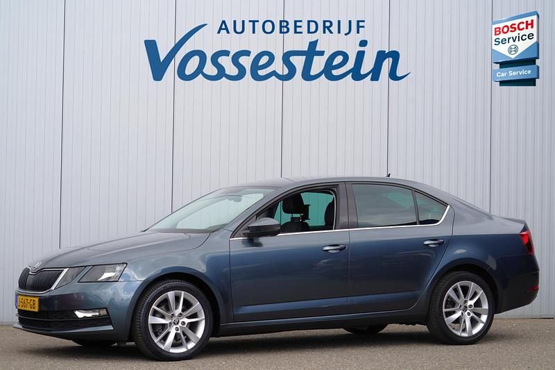 Grijs Gebruikt 2020 Skoda Octavia Business Line Hatchback | € 14.500 (Super prijs) - Afbeelding 1/4