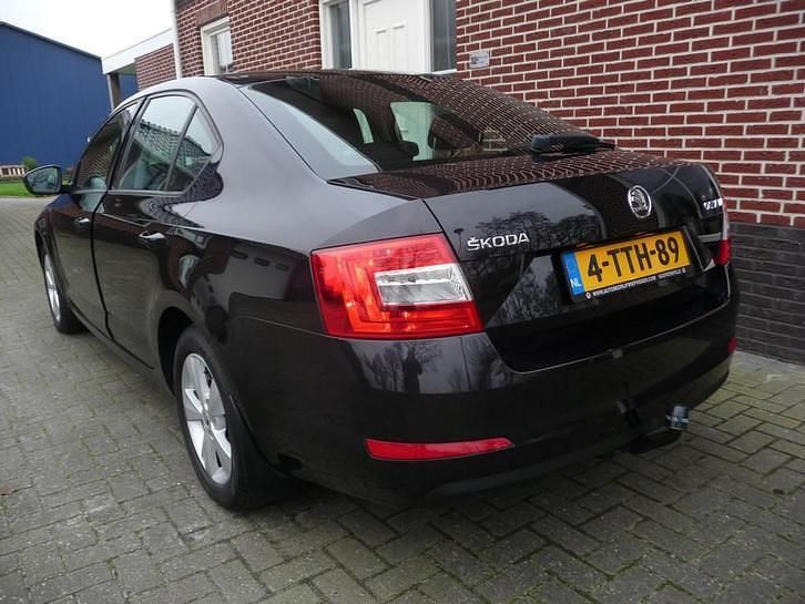 Occasion Skoda Octavia Active 105 PK (77 kW) 2014 Zwart (metallic) Hatchback