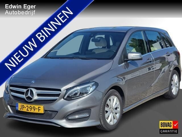 Grijs Gebruikt 2016 Mercedes B180 Ambition MPV | € 16.945 (Eerlijke prijs) - Afbeelding 1/4