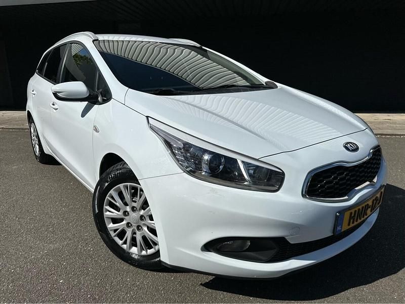 Wit Occasion 2013 Kia Ceed Sportswagon Stationwagen | € 9.995 (Eerlijke prijs) - Afbeelding 1/4