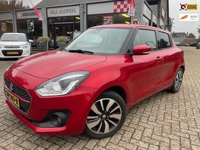Rood Gebruikt 2018 Suzuki Swift Hatchback | € 13.500 (Goede deal) - Afbeelding 1/2