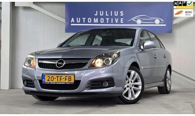 Grijs Occasion 2006 Opel Vectra GTS Sport Hatchback | € 2.493 (Eerlijke prijs) - Afbeelding 1/3
