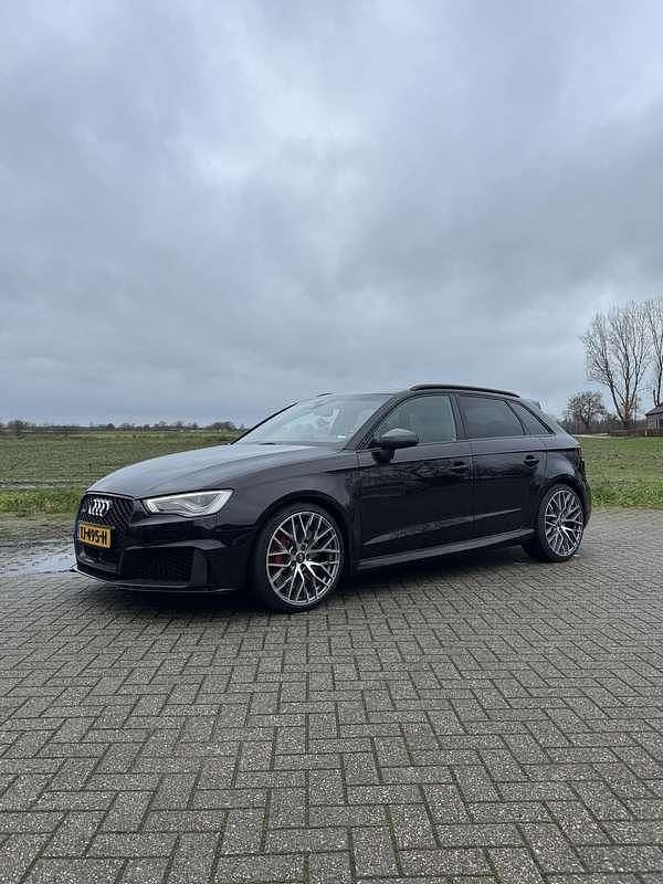 Zwart Gebruikt 2016 Audi RS3 Sedan | € 28.995 (Eerlijke prijs) - Afbeelding 1/4