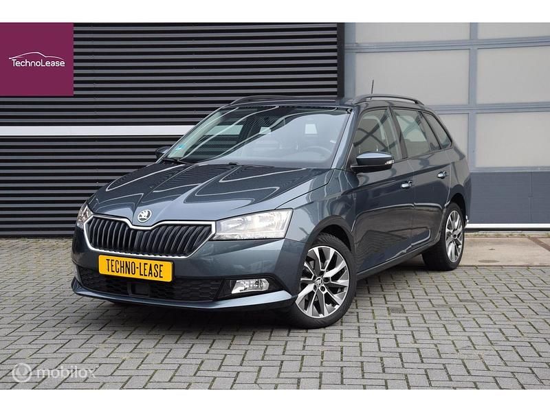 Grijs Gebruikt 2021 Skoda Fabia Business Line Stationwagen | € 12.750 (Goede deal) - Afbeelding 1/4