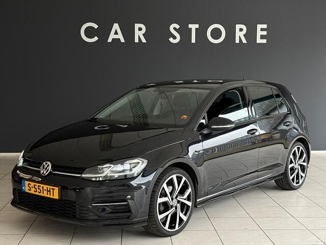 Zwart Gebruikt 2018 VW Golf VII Highline Hatchback | € 18.500 (Eerlijke prijs) - Afbeelding 1/4
