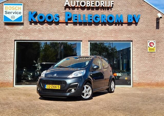Grijs, andere lak Gebruikt 2013 Peugeot 107 Sportium Hatchback | € 4.645 (Eerlijke prijs) - Afbeelding 1/4