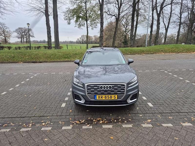 Grijs Occasion 2019 Audi Q2 Sport SUV | € 15.500 (Goede deal) - Afbeelding 1/4