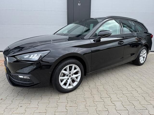 Zwart Gebruikt 2022 Seat Leon Business Stationwagen | € 19.950 (Goede deal) - Afbeelding 1/4