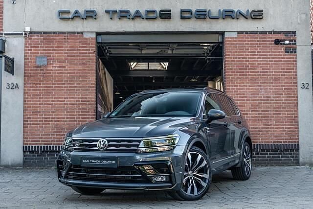 Grijs, metallic lak Gebruikt 2018 VW Tiguan R-line SUV | € 33.950 (Duur) - Afbeelding 1/4