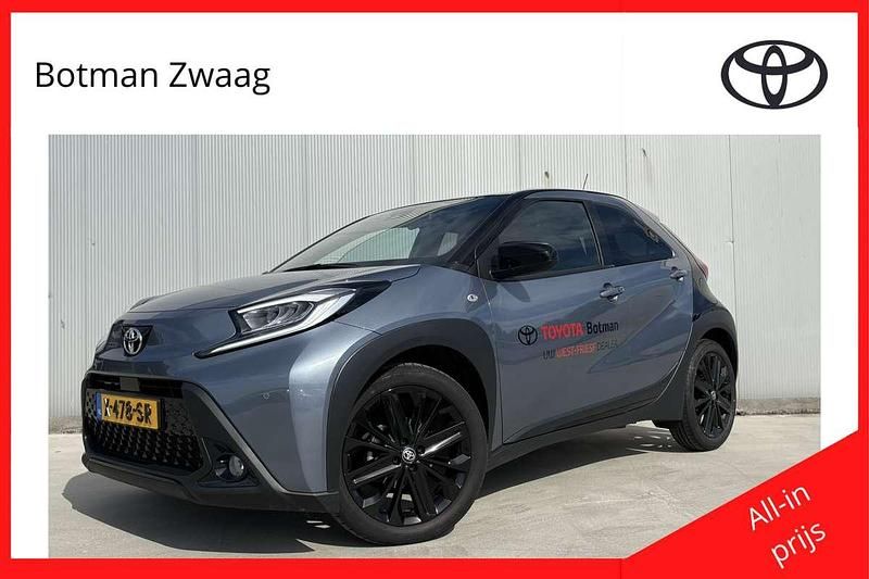 Grijs Gebruikt 2024 Toyota Aygo Design Hatchback | € 24.499 (Iets duurder) - Afbeelding 1/4