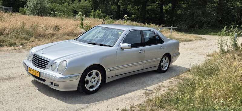 Zilver Gebruikt 2000 Mercedes E200 Avantgarde Sedan | € 4.950 - Afbeelding 1/4